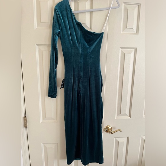 Lulus velvet dress, NWT - Picture 4 of 4